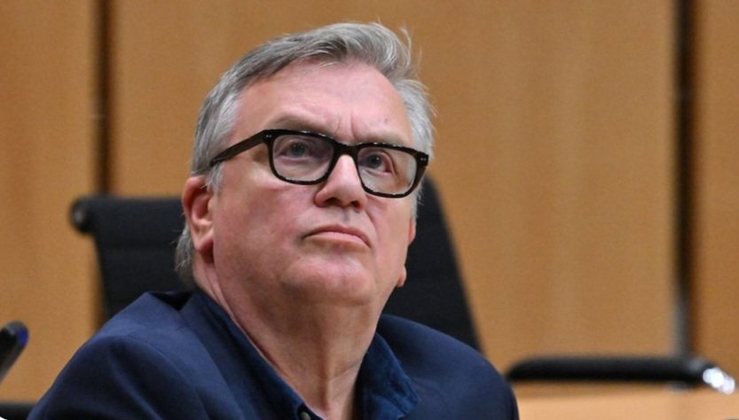 michaelweinfur2's tweet photo. Als Komiker versagt,als Mensch versagt. Wer solche Vergleiche stellt ist nicht ganz richtig im Kopf. Wichtig ist nur das sein Name in den Medien auftaucht. Man muss sich über Wasser halten sei es noch so dumm was man tut. Dschungelcamp wäre eine Lösung gewesen https://t.co/DHy3X5jJqY