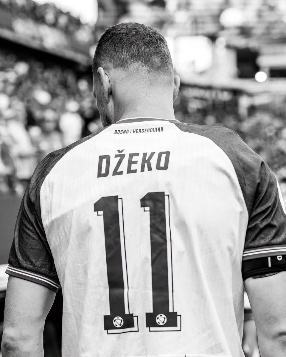 TC_SaraybosnaBE's tweet photo. Bu akşam son kez milli formayı giyecek olan Bosna-Hersek Futbol Milli Takımı Kaptanı, kıymetli dostumuz @EdDzeko’ya başarılar diliyoruz. Dünya futbol tarihinde müstesna bir yer edinen Kaptan Dzeko’nun hatırası, Türkiye ile Bosna-Hersek arasındaki sayısız kardeşlik bağlarından biri olarak daima hatırlanacaktır. Hvala, Dijamante! 🇹🇷🇧🇦

Želimo puno uspjeha našem dragom prijatelju Edinu Džeki, kapitenu fudbalske reprezentacije Bosne i Hercegovine, koji će večeras posljednji put nositi nacionalni dres. Kapiten Džeko, koji je osigurao istaknuto mjesto u historiji svjetskog fudbala, ostat će upamćen kao jedna od bezbrojnih spona bratstva između Turske i Bosne i Hercegovine. Hvala, Dijamante!🇹🇷🇧🇦