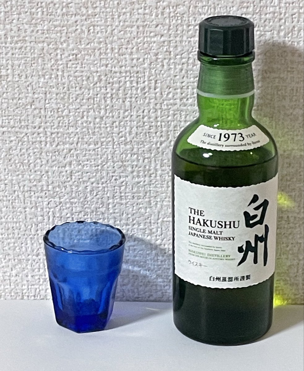 6050005002007JP's tweet photo. 今から飲むじぇ〜🥃⊂((・x・))⊃🥃

ウランガラスのグラスで飲むウイスキーは
格別な気がするンゴね←たぶん気のせい…🤔 https://t.co/R9QQ14X7Sc