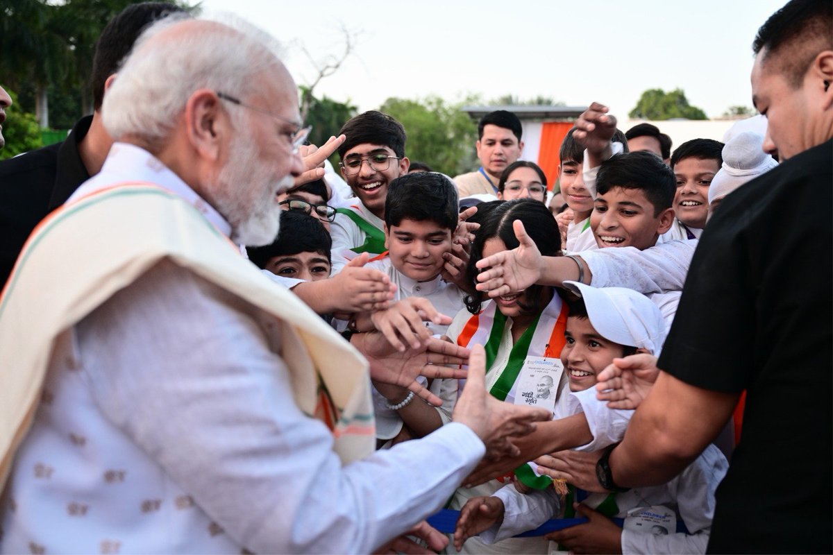 narendramodi tweet picture
