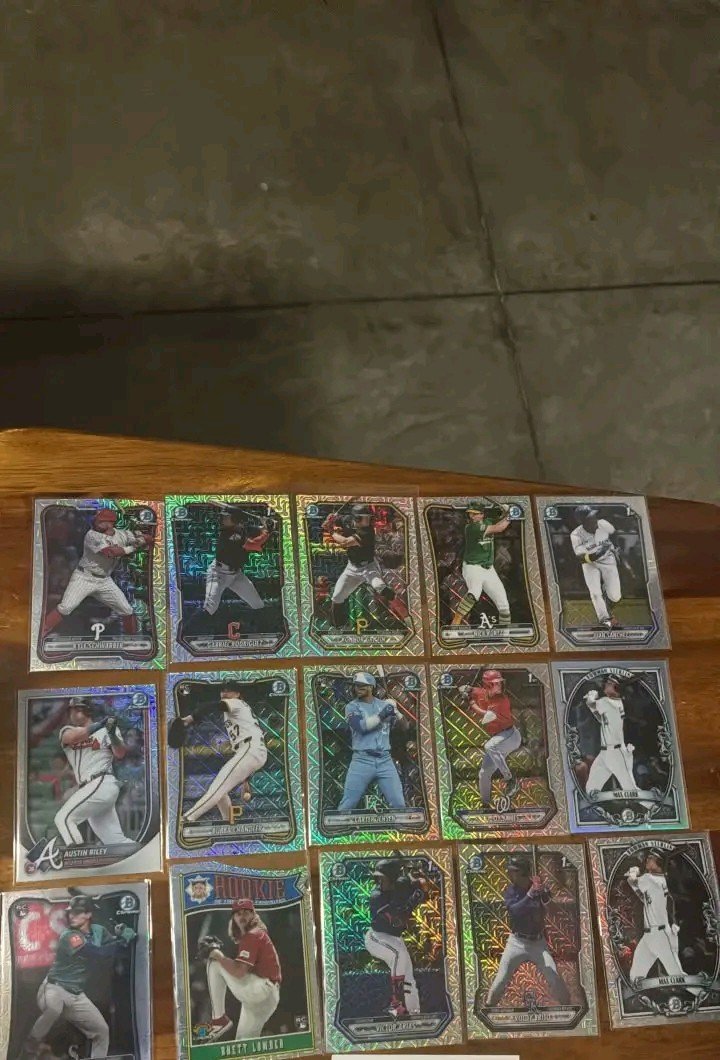 DCards10's tweet photo. @RSJRsteel Bowman 15 card lot!
$35 shipped with tracking. https://t.co/udwvbL1NML