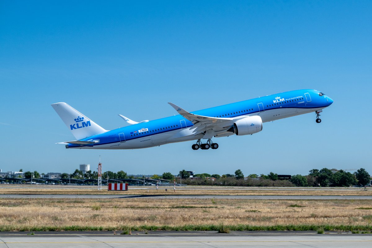 AirbusPRESS's tweet photo. KLM Royal Dutch Airlines takes delivery of its first Airbus A350-900. Read more ➡️ https://t.co/jVi5Oi3unI https://t.co/xsE9t0KMQ8