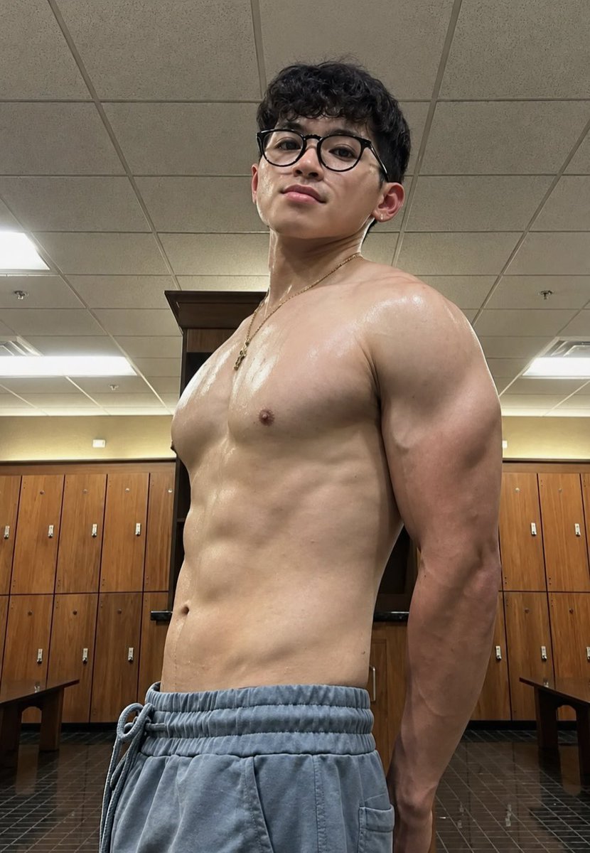 hype_boyss's tweet photo. Kenapa ya sehabis gym trus pas ke sauna rasanya pengen bgt begituan di sauna https://t.co/XML3D6lzaG