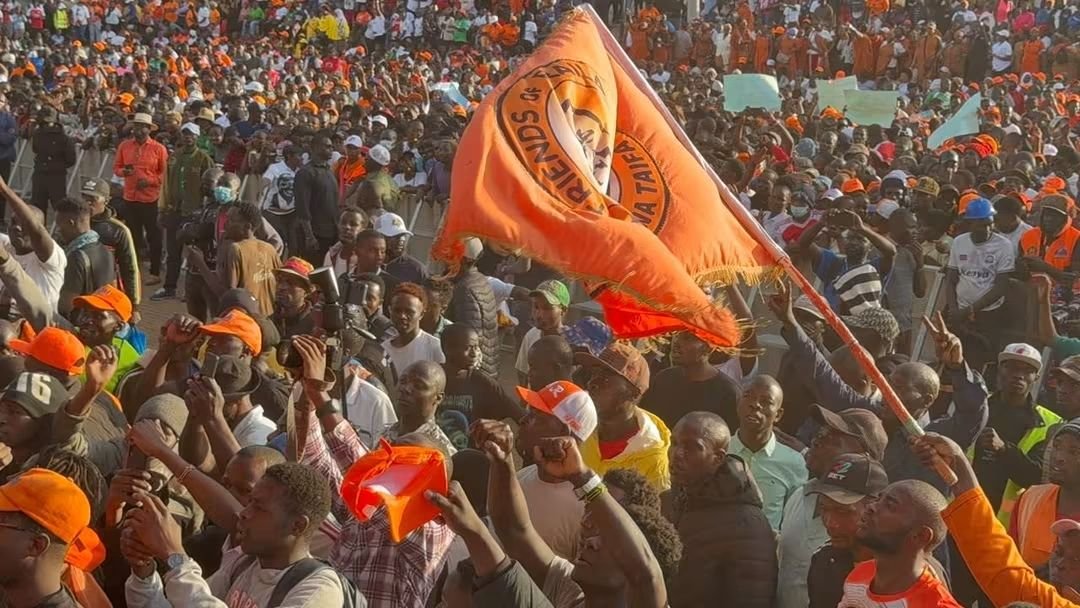 OtengaSiauu's tweet photo. Uhuru park is full ahead of Raila Odinga's first year anniversary📸 https://t.co/MtbQCrUcbb