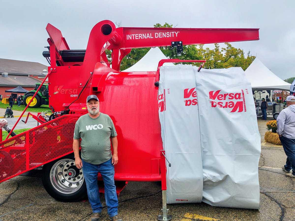 VersaBaggers's tweet photo. Daryll Manthe of D &amp; J Manthe Forage Services, LLC stopped by to say Hi at Booth 800 at the World Dairy Expo. Daryll has been a loyal ID912 Versa Bagger Customer for nearly 20 years (He just purchased his third). Thank you, Daryll! https://t.co/xTDFQgMUUT