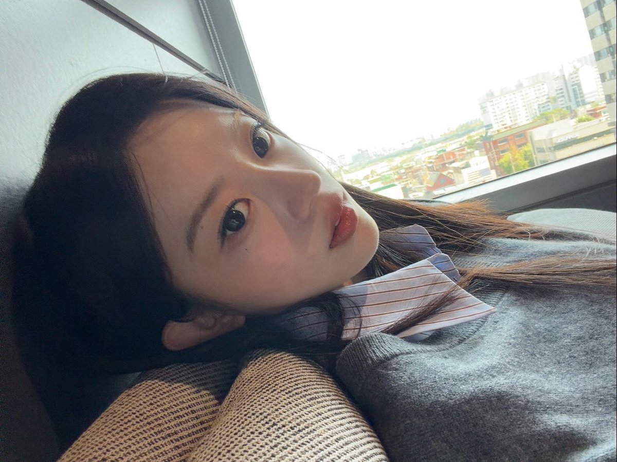 minjupicts's tweet photo. my girlfriend (real)

#MINJU #민주 #ILLIT #아일릿 https://t.co/zIyv0mpFbW