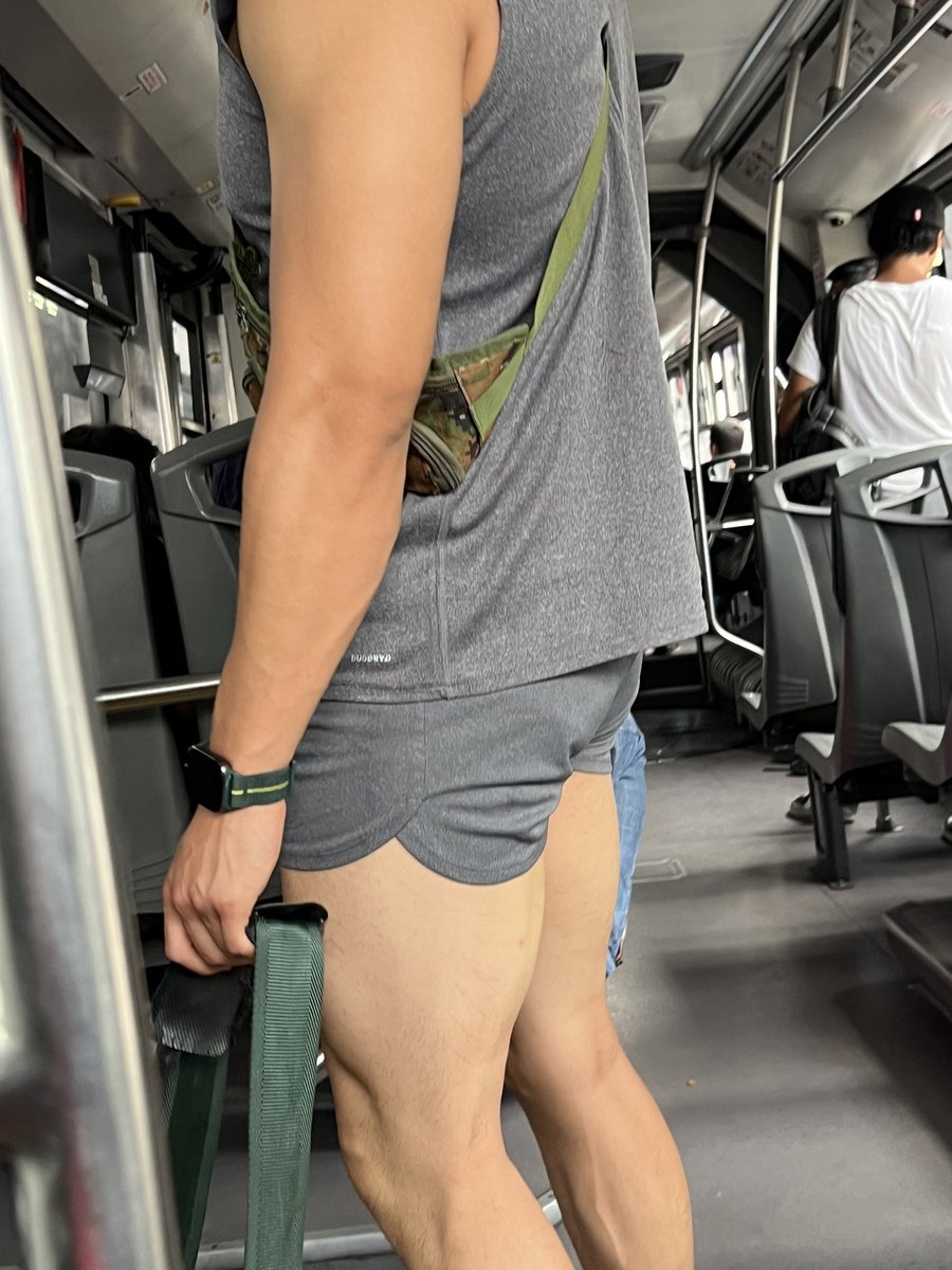 Ch1c0sD3L4C4ll3's tweet photo. De la serie vamos al Gym: Que mejor manera de viajar de lo mas como para este calorcito. #hiciDLCalle #StreetGuy #RealGuy #Paparazzi #Corresponsal desde #CDMX #DistritoFederal #México https://t.co/f8alOzSlfY