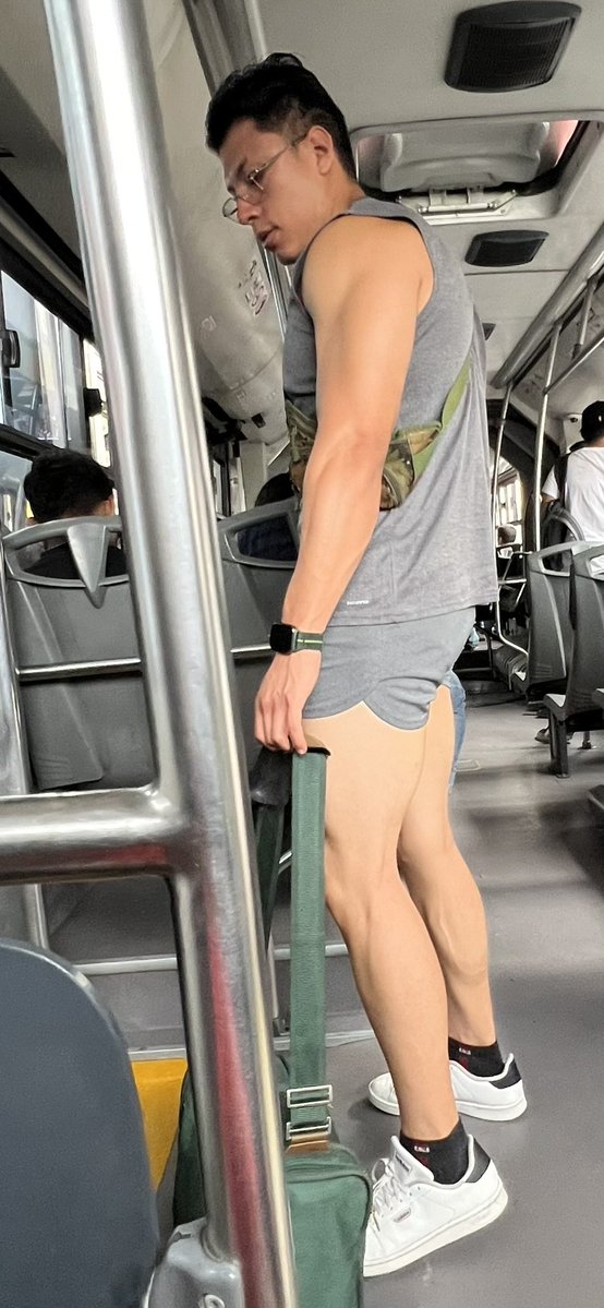 Ch1c0sD3L4C4ll3's tweet photo. De la serie vamos al Gym: Que mejor manera de viajar de lo mas como para este calorcito. #hiciDLCalle #StreetGuy #RealGuy #Paparazzi #Corresponsal desde #CDMX #DistritoFederal #México https://t.co/f8alOzSlfY