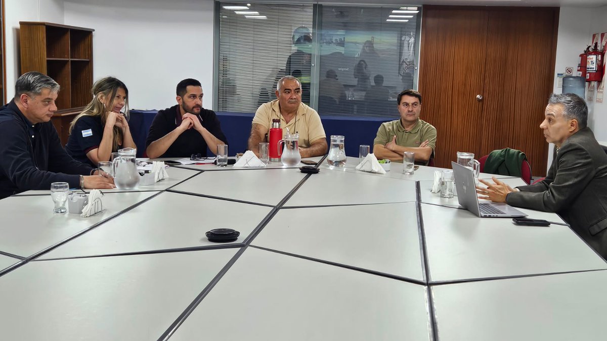 bomberosRA's tweet photo. El 28 de septiembre se desarrolló una reunión de trabajo entre Compras Comunitarias y 3M Scott Fire &amp; Safety : https://t.co/tpk0i3CxEJ https://t.co/j12NE9d9Xu