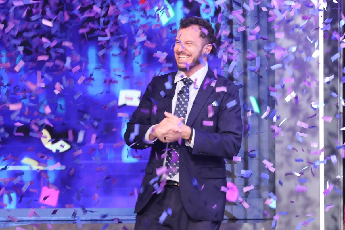 CBSBigBrother's tweet photo. winning looks good on mr.rick devens, our #BB28 winner 🎉 #BigBrother #Finale https://t.co/LtY0LNi2yi