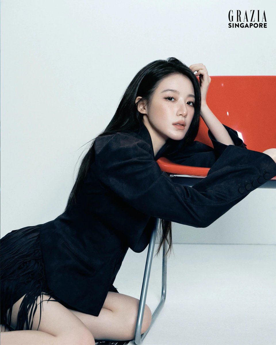 idlepopbase's tweet photo. i-dle's SHUHUA on how the group has changed after renewing their contracts: 

"I think the biggest difference is that the members are more united now, and we also have more independent thoughts and opinions. Everyone has their own opinions ... But when we come together, there's this huge united energy that's hard to describe."