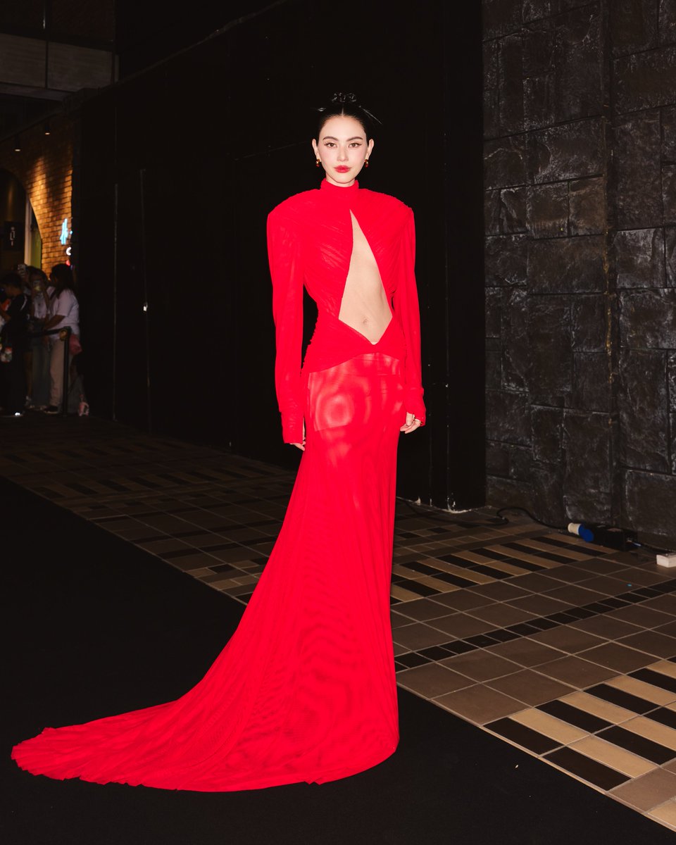 DAVIDKOMALONDON's tweet photo. Davika Hoorne wears Pre-Fall 2026 Cutout Detail Long Sleeve Mesh Gown to receive Lifestyle Asia Icons Award

Shop the look on https://t.co/tOISxTBlGa https://t.co/WjdS9J2cWW