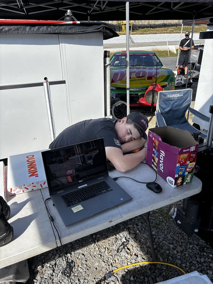 TravisKvapil's tweet photo. @CadenKvapil getting ready for @CARSTour practice at @newportspdwy
#thesleeper https://t.co/mOTdwjwuMC