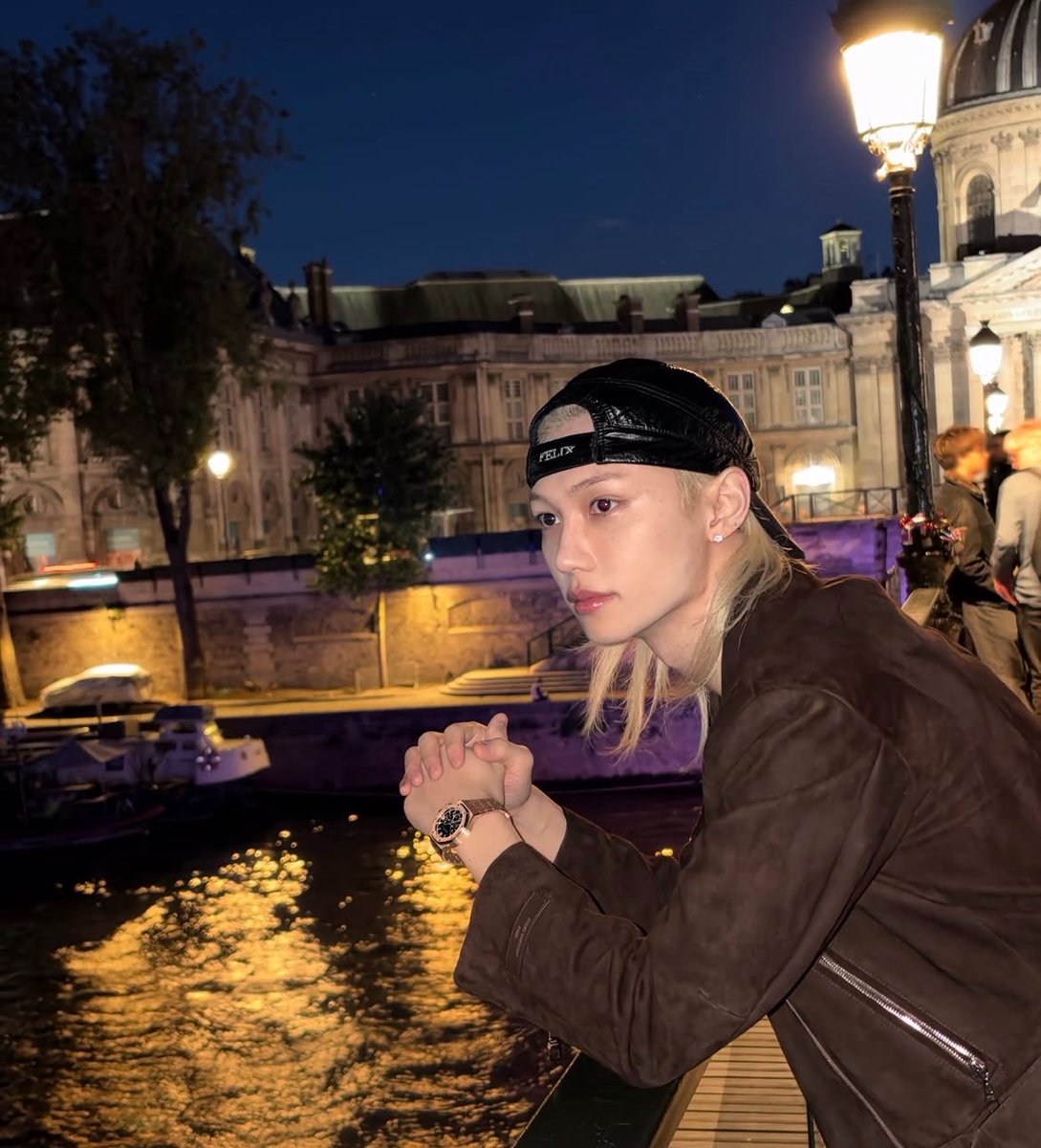 moyuragi's tweet photo. “wearing what i LoVE, seeing what i LOvE” 😭💗 HYUNLIX NADIE ME HIZO TAN FELIZ COMO TÚ https://t.co/ktza9w2mAC