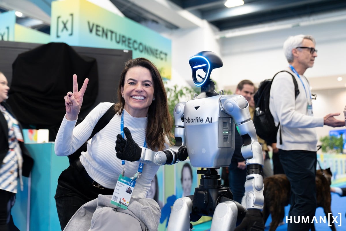 HumanXCo's tweet photo. Amsterdam may be over but Las Vegas will be here before you know it. Lock in now before tickets gets more expensive on October 12: https://t.co/EUrwy3P2f1

#AI #ArtificialIntelligence #HumanX https://t.co/BhBHVb8HLn