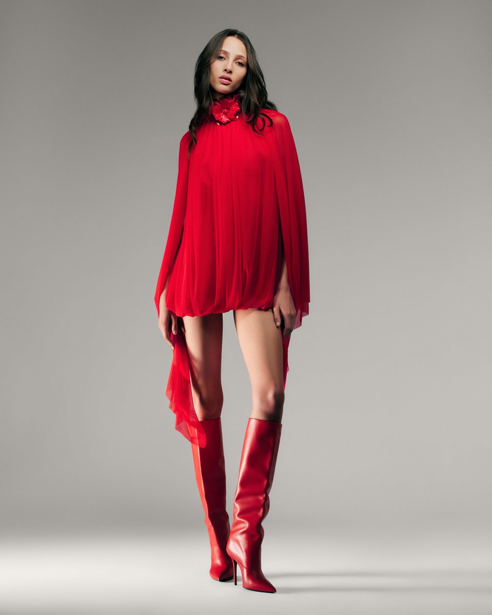 DAVIDKOMALONDON's tweet photo. Pre-Fall 2026 | Florals appear as striking hand-embroidered three-dimensional inflated patent leather appliques, blooming across dresses and separates.
Shop the collection on https://t.co/tOISxTBTvI https://t.co/JDPzyjIqDw