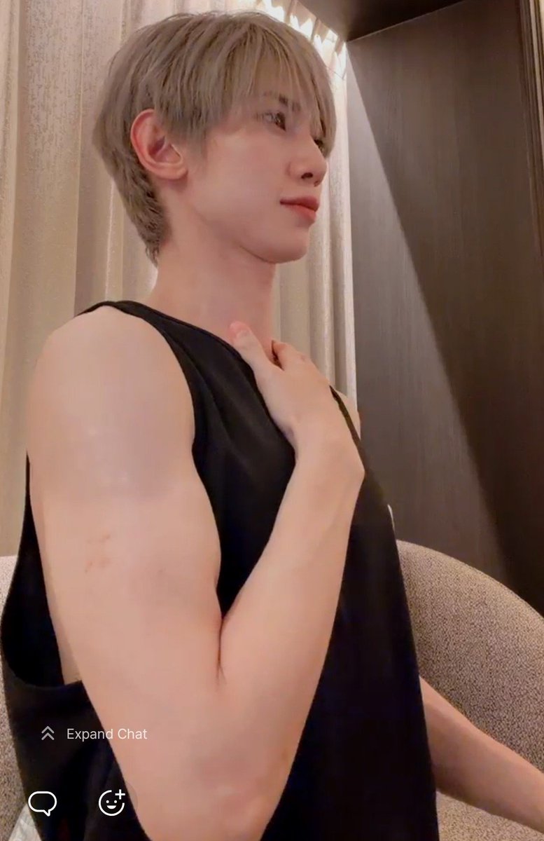 YeoThe1ForMe's tweet photo. Not Yeosang reminding us to check our posture. Im cryiinnnnggggg (and I was infact slouching. So. 😭🤣) https://t.co/rDtX1jhsy6
