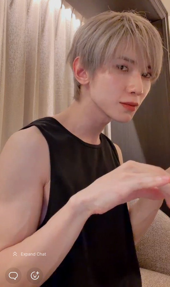 YeoThe1ForMe's tweet photo. Not Yeosang reminding us to check our posture. Im cryiinnnnggggg (and I was infact slouching. So. 😭🤣) https://t.co/rDtX1jhsy6