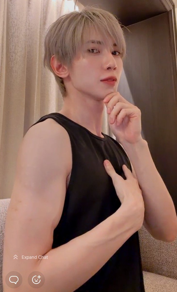 YeoThe1ForMe's tweet photo. Not Yeosang reminding us to check our posture. Im cryiinnnnggggg (and I was infact slouching. So. 😭🤣) https://t.co/rDtX1jhsy6