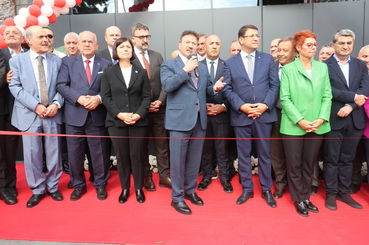 MehmetYiginer's tweet photo. Ankara Oto Sanatkarları Esnaf Odamızın yeni alınan hizmet binasının açılışını gerçekleştirdik.

Başta Oda Başkanımız Mustafa Er olmak üzere Yöneticilerimizi ve emeği geçen herkesi tebrik ediyor; yeni binanın oto sanatkar esnafımız için hayırlı hizmetlere vesile olmasını diliyorum.