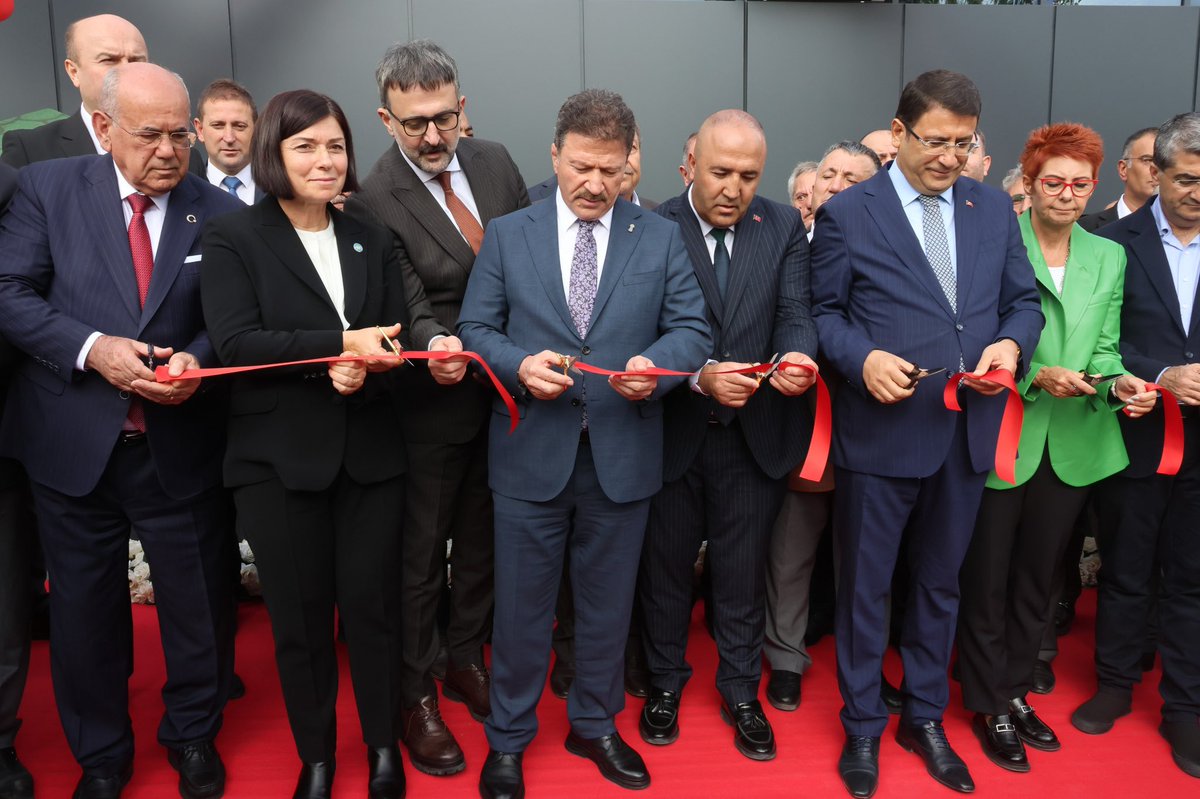 MehmetYiginer's tweet photo. Ankara Oto Sanatkarları Esnaf Odamızın yeni alınan hizmet binasının açılışını gerçekleştirdik.

Başta Oda Başkanımız Mustafa Er olmak üzere Yöneticilerimizi ve emeği geçen herkesi tebrik ediyor; yeni binanın oto sanatkar esnafımız için hayırlı hizmetlere vesile olmasını diliyorum.