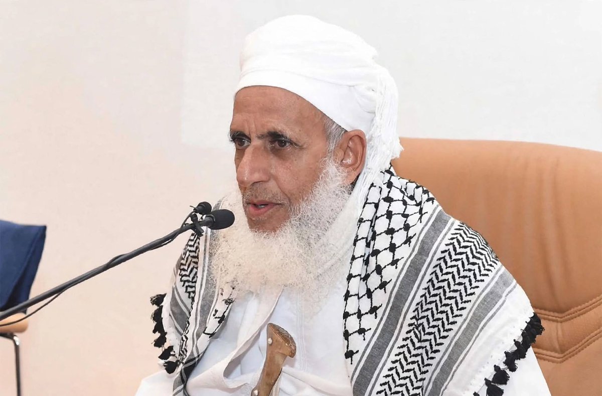 Moin_Awad's tweet photo. اللهم احفظ سماحة الشيخ أحمد بن حمد الخليلي، وأطل في عمره على طاعتك، وأدم عليه الصحة والعافية، واجعل كيد الحاقدين والماكرين في نحورهم، وردّ عن عُمان وأهلها كل سوء، واحفظها من كل من يضمر لها الشر ..

ستبقى عُمان عزيزة بحفظ الله، شامخة بوحدة أبنائها، عصيّة على كل من أراد بها سوءًا. https://t.co/2q4bLPj2wd