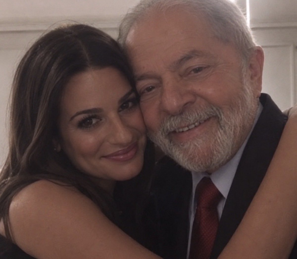 lopsvinicius's tweet photo. entendam que o reboot de Glee sem a Lea Michele vai virar a escolinha do professor raimundo, vão ter que engolir a princesa da Broadway ou não terão nem chance https://t.co/iL6J4GPuxC
