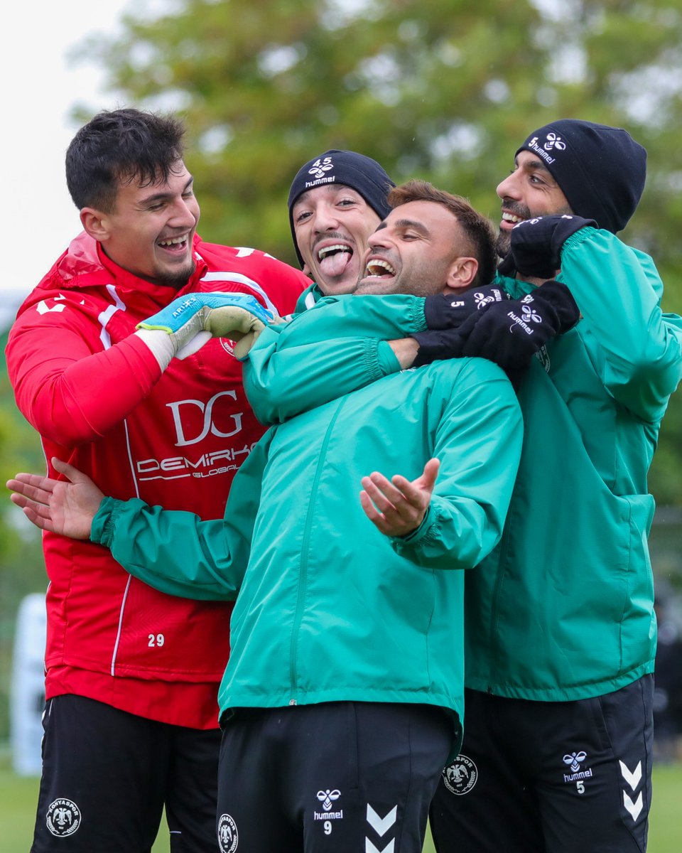 konyaspor's tweet photo. 📸 Antrenman Günlüğü (2 Ekim Cuma Çalışması) 
#Konyaspor 💚🤍 https://t.co/QWLJ5tZbvO