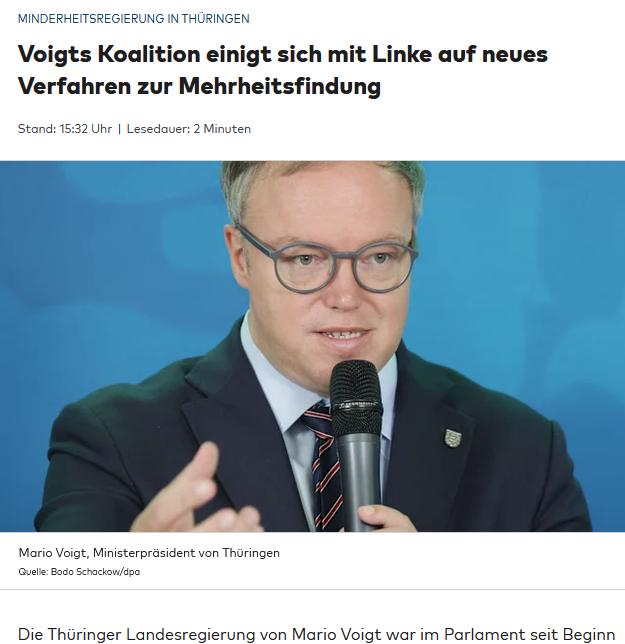 PeterBorbe's tweet photo. Was für eine lächerliche Trickserei bei "Dr. No" Mario Voigt: Er betreibt eine Minderheitsregierung, die einzig und allein vom Wohlwollen der Linken abhängt. Nun trägt die neue Vereinbarung mit den SED-Nachfolgern zu den neuen Verfahren keine Unterschriften, denn sonst wäre es ja eine Zusammenarbeit. Wegen Unvereinbarkeitsbeschluss und so...😉
https://t.co/8bom4UgNky