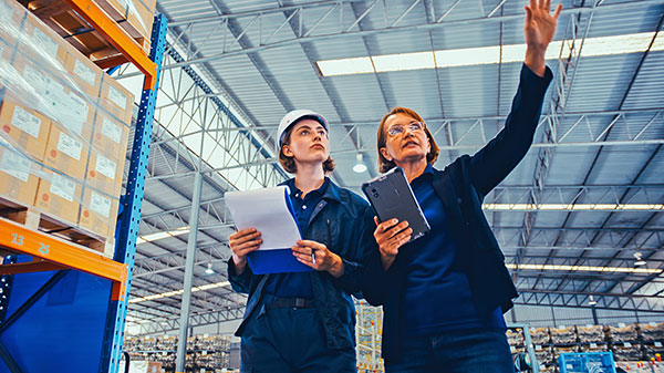 SCMR's tweet photo. AI can generate a planning recommendation. For instance, an AI-generated inventory increase might protect service while putting pressure on capacity and working capital. That’s where a human comes into the process.  https://t.co/B4HLz01mFJ https://t.co/xcPse2YWqv
