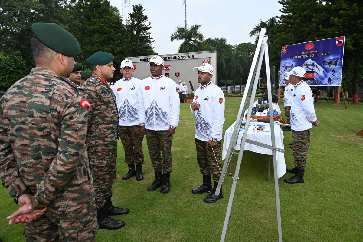 GajrajCorps_IA's tweet photo. GOC, Gajraj Corps, flagged off a mountaineering expedition to #TsangyangGyatso Peak (Point 6383) in the #EasternHimalayas.

The  team embarks on a challenging journey to negotiate formidable terrain, extreme conditions and the demands of high-altitude mountaineering.

GOC, Gajraj Corps ने #EasternHimalayas में स्थित #TsangyangGyatso Peak (Point 6383) के लिए  पर्वतारोहण अभियान को हरी झंडी दिखाकर रवाना किया। पर्वतारोहियों की यह टीम दुर्गम भू-भाग, कठिन परिस्थितियों और अधिक ऊंचाई पर पर्वतारोहण की चुनौतियों का सामना करेगी। 

#SpiritOfAdventure
#Mountaineering  #GritAndGlory 

@adgpi @easterncomd @PROTEZTEZPUR @prodefgau @IA_SportsAdvntr