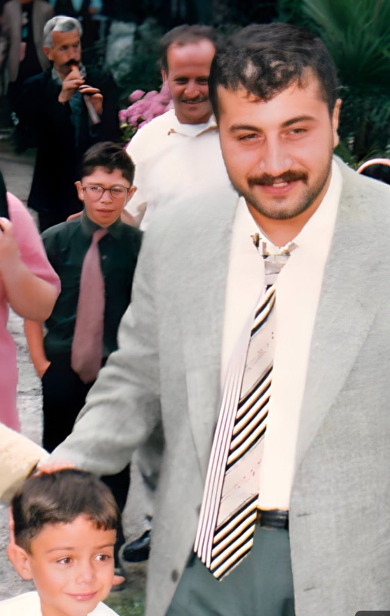 kdktyson's tweet photo. Bugün okuduğum, beni etkileyen ve Reis Sedat Peker ‘in  hayatını anlatır nitelikteki Latince deyiş:

 - Quī sīm, unde, cūr vēnerim, nostī. -
👇👇👇

“Sen benim kim olduğumu, nereden geldiğimi ve neden geldiğimi biliyorsun.” https://t.co/omgjl9LSdB