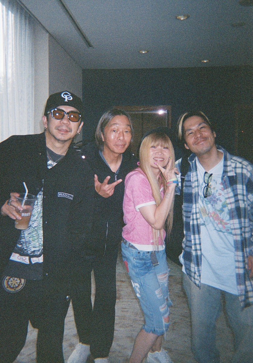 junkosunset's tweet photo. 唐津のフェスの雨天中止をDragon Ashチームとやけくそで楽しんだ先週
悲しみを乗り越えた今は沖縄にご滞在中 https://t.co/sVFnZBg0IM