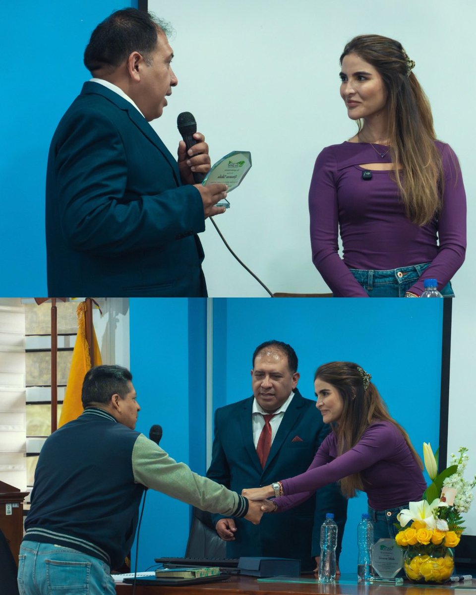 GiovaUbidiaOk's tweet photo. Junto a transportistas del Valle de Los Chillos analizamos soluciones reales a los problemas de movilidad que viven a diario porque #Pichincha merece escribir una nueva historia.

#GiovannaDejaHuella #PichinchaCreceContigo https://t.co/fnpmGATbxs