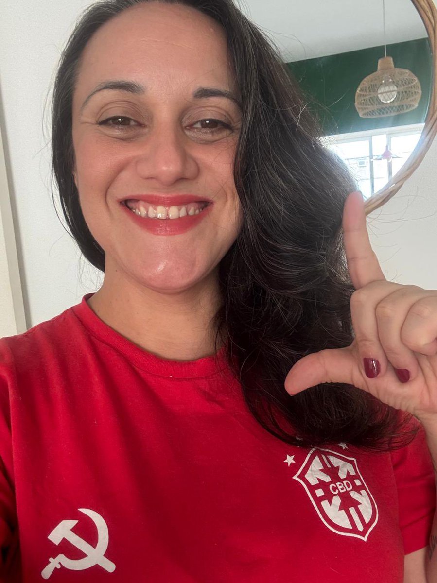 KriskaCarvalho's tweet photo. Ontem, Lula bateu recorde de audiência no Flow Podcast e os principais trechos rapidamente viralizaram nas redes, com cortes circulando em todas as plataformas.

O outro lado sentiu! Hoje, o cenário eleitoral volta a ser marcado por discussões sobre interferências externas, com EUA e Austrália fechando embaixadas para colocar pânico nos Brasileiros. A intenção deles é fazer com que o povo fique com medo de votar.

Vamos espalhar os conteúdos do Lula e incentivar todas as pessoas próximas a votarem.

VAMO PRA CIMA!!! 🇧🇷

DOMINGO É 13
AGORA É LUIZ INÁCIO
GOLPE NUNCA MAIS
