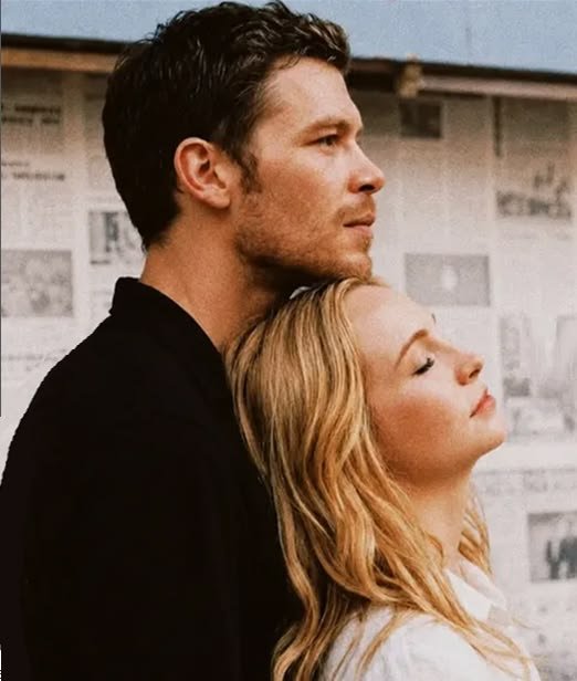 ParanoidHybrid's tweet photo. @PoisedVoguish "I'm allowed to be posseive over , the person I adore .

Just accept it , love you're fated to be with me . 

Think of it as , like we'e mates .

As I'm part werewolf, unlike ordinary wolves werewolves mate for life . So prepare for me to spoil you ". https://t.co/BFNIMsEjWl