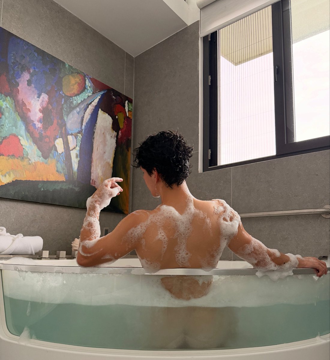 Jonathan_hs26's tweet photo. Don’t stare too long, it gets wet https://t.co/qN40teCSeI