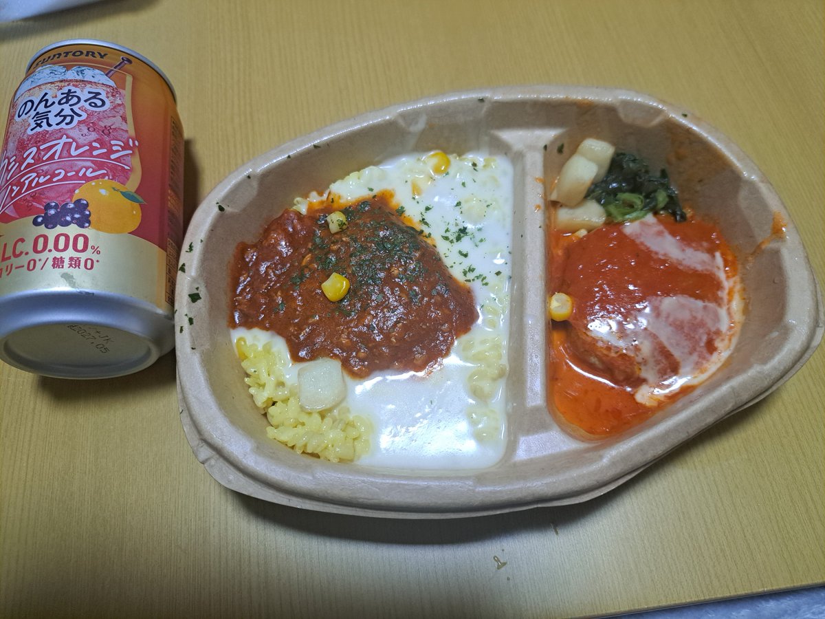 Ren_106_'s tweet photo. 10月2日初めてのまともな飯。
メロンパンとクロワッサンとこれ
飲み物なし。
初めましての飲み物はカシオレ。 https://t.co/MjdU1AonCF