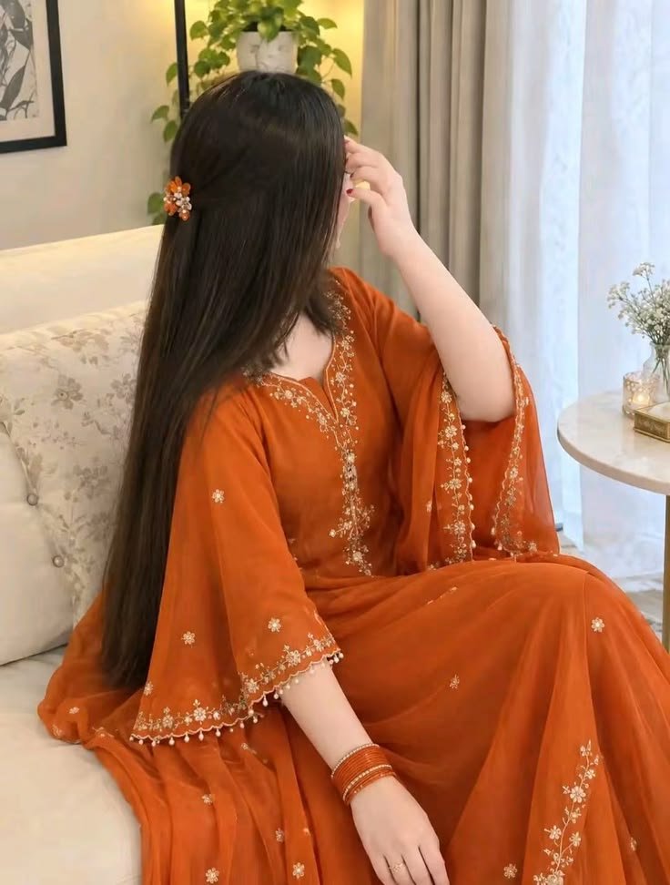 Aaira0786's tweet photo. Aaj to orange pehen liya kaisi lag rahi hun https://t.co/DQaGMA6raD
