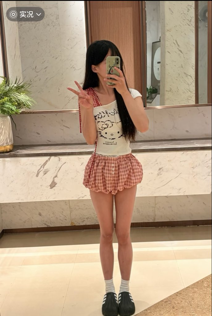 debra52kf7's tweet photo. 从小缺爱～你会疼我吗？

有人想锐评一下我14岁的福嘛 ？🥹   

不要🚪赶紧看，我要删了！！！ https://t.co/TrPvtRqfOY