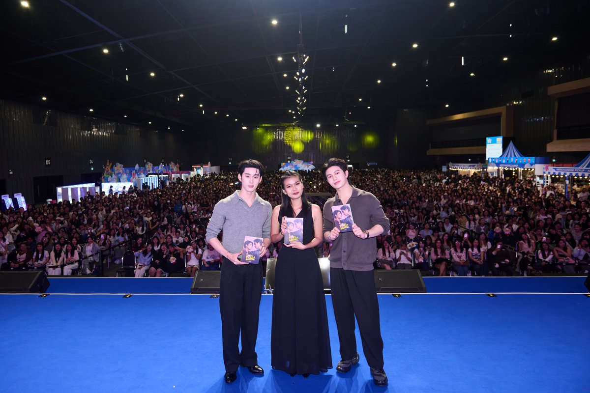 GmmtvShop's tweet photo. วิลเลี่ยม - เอส กับบรรยากาศงานพูดคุยเกี่ยวกับนวนิยาย You Maniac เดี๋ยวจะรักซะให้บ้า ในงาน GMMTV FANIVAL 2026 : Happy Family

#YouManiacSeries
#GMMTVFANIVAL2026HappyFamily
#GMMTV https://t.co/rRYfHcgJIX