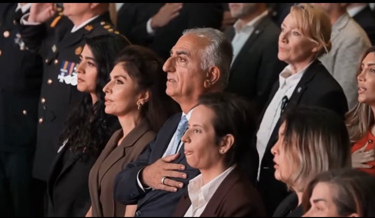 MTanha03530340's tweet photo. @Jerusalem_Post @AlexWinston89 We, the people of Iran want our Shah 👑
#KingRezaPahlavi
#MaximumSupport https://t.co/gUmnefr7yL
