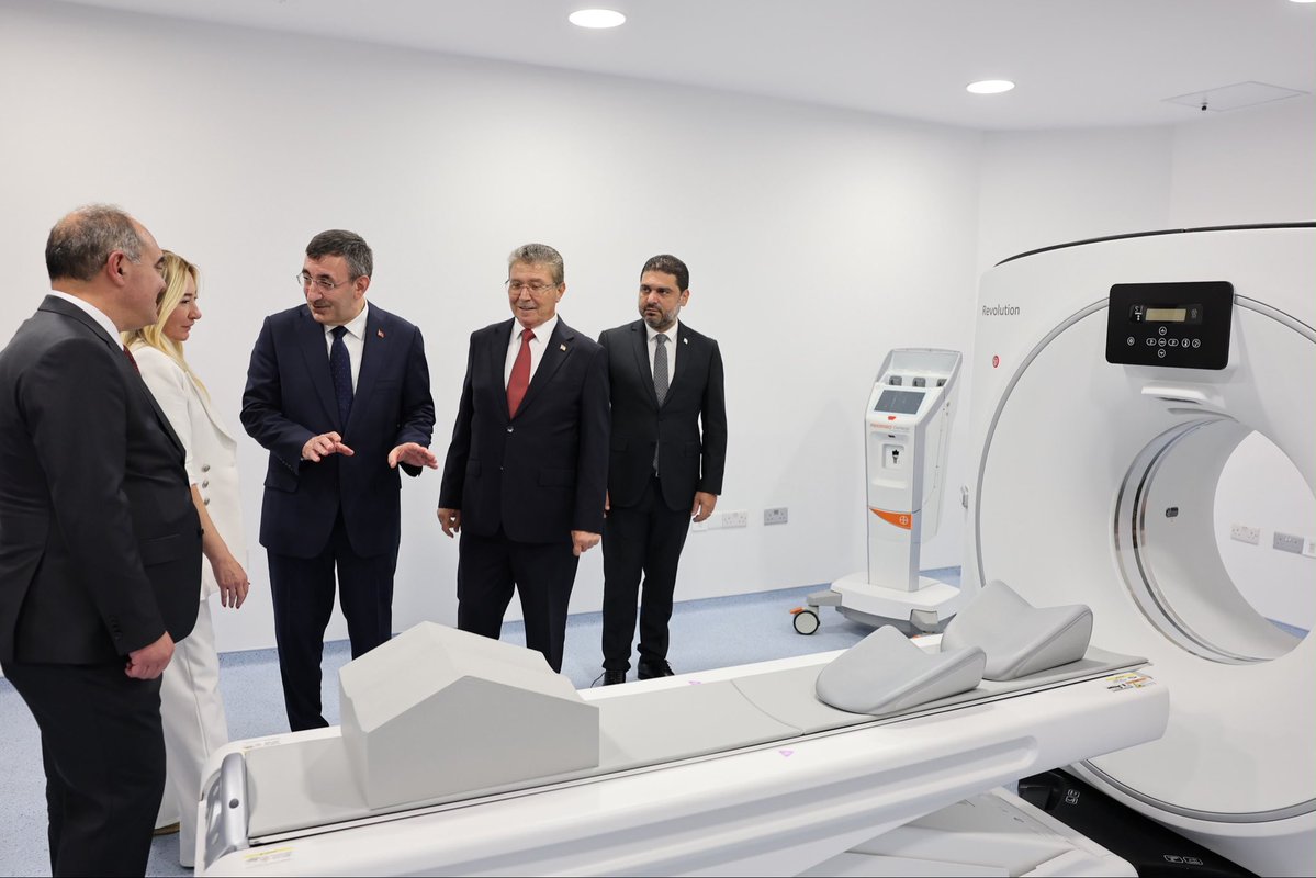 _cevdetyilmaz's tweet photo. KKTC Başbakanı Sayın Ünal Üstel ile birlikte, yapımı devam eden Lefkoşa Devlet Hastanesi’nde yürütülen çalışmalar hakkında bilgi aldık. Ardından Girne Yeni Devlet Hastanesi ile Güzelyurt Devlet Hastanesinin açılışını gerçekleştirdik.

Kıbrıs Türkü’nün nitelikli sağlık hizmetlerine yerinde ve hızlı erişimini güçlendirecek bu iki önemli eser, KKTC’nin sağlık altyapısına ve kendi kendine yeterlilik hedeflerine önemli katkı sağlayacaktır.

Türkiye Cumhuriyeti olarak, KKTC’nin kendi imkanlarıyla ortaya koyduğu yatırım iradesini desteklemeye, sağlık başta olmak üzere her alanda Kıbrıs Türkü’nün huzur ve refahına katkı sunmaya devam edeceğiz.

Hastanelerimizin KKTC’ye ve Kıbrıs Türkü kardeşlerimize hayırlı olmasını diliyor, bu eserlerin hayata geçirilmesinde emeği geçen herkese teşekkür ediyorum.