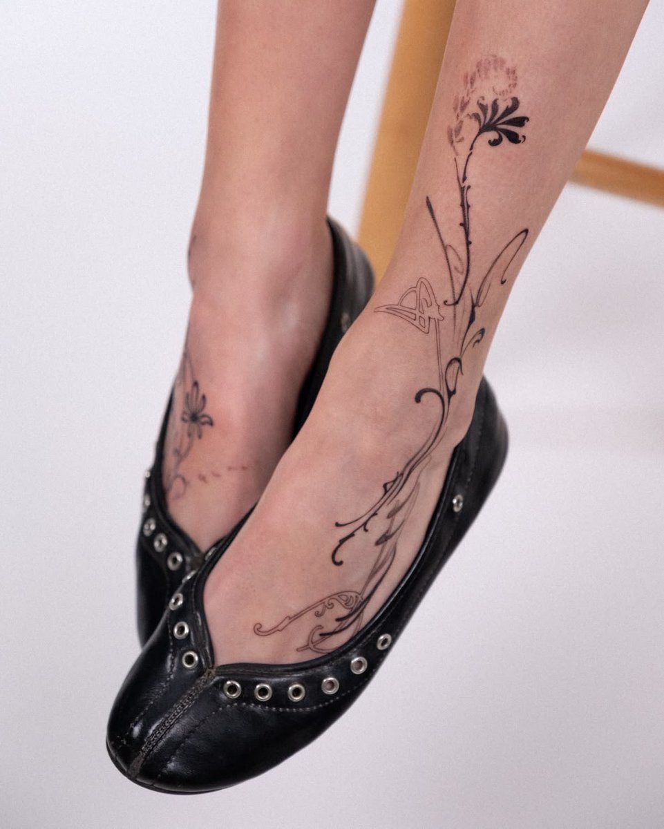 sysoirse's tweet photo. thinking abt getting new tats. can someone help me pick the best placing n concept

these r my choices https://t.co/p81dfmnm3T