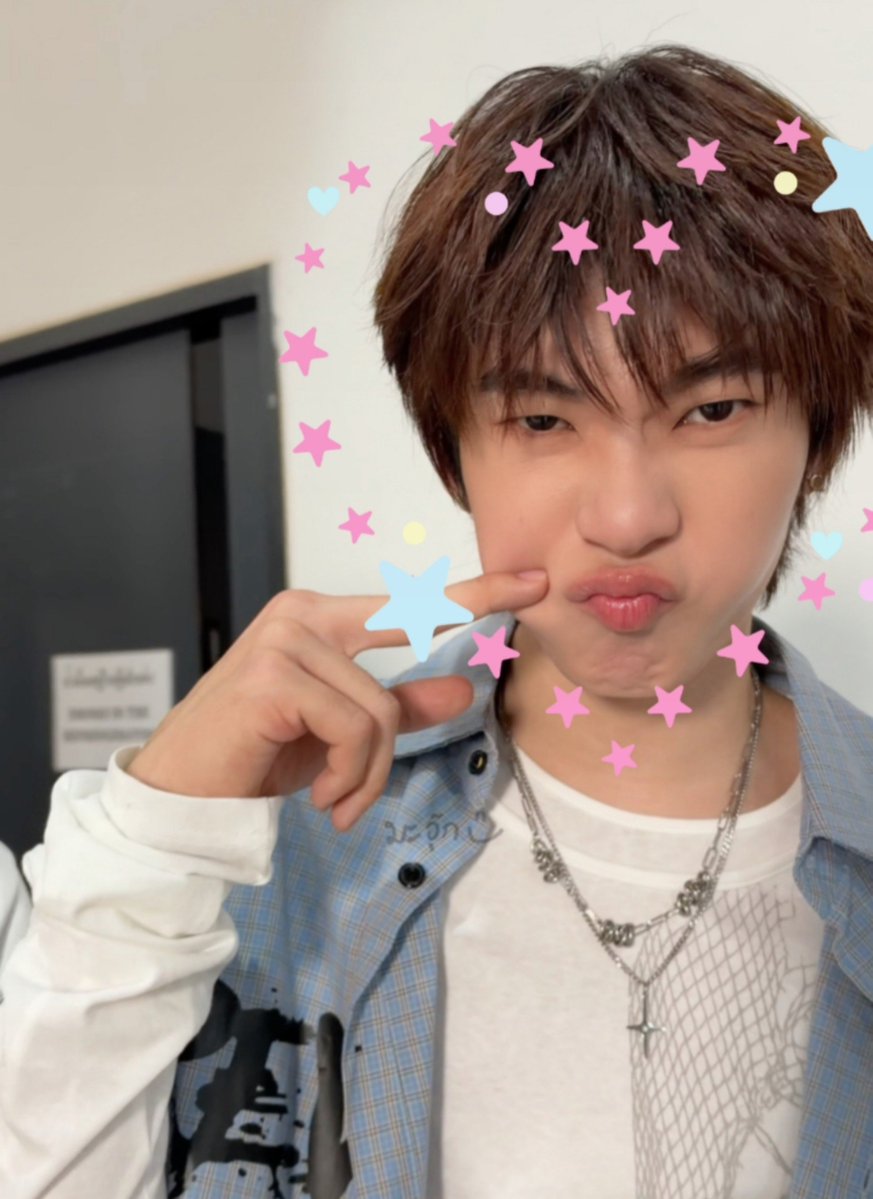 chaeriessee's tweet photo. 😚😚>< https://t.co/et7CyZUuFn