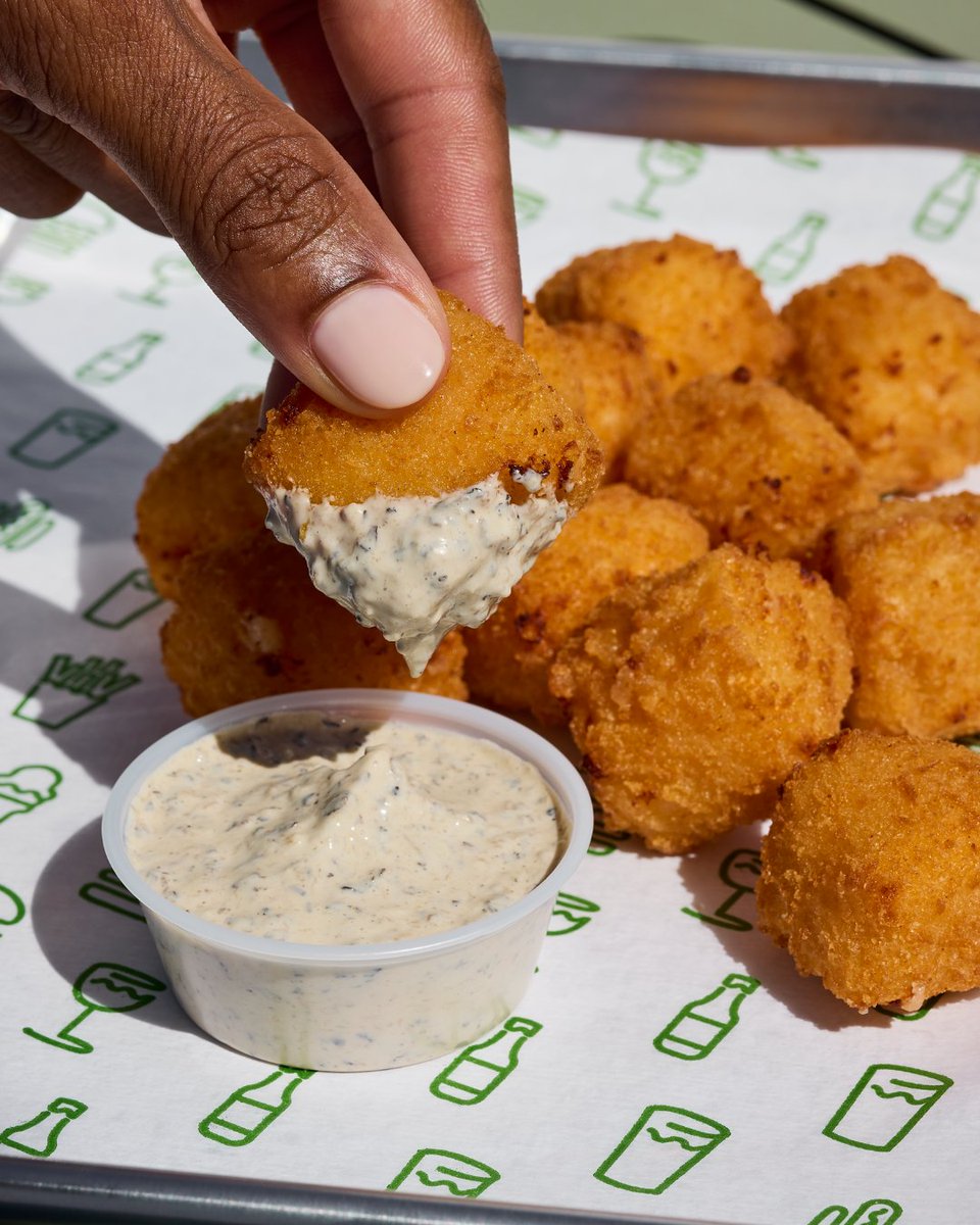 shakeshack's tweet photo. New obsession unlocked.
 
Mac &amp; Cheese Bites are the newest side on the menu. Pair them with any of our sauces for the perfect bite! https://t.co/qYchFt8cuN