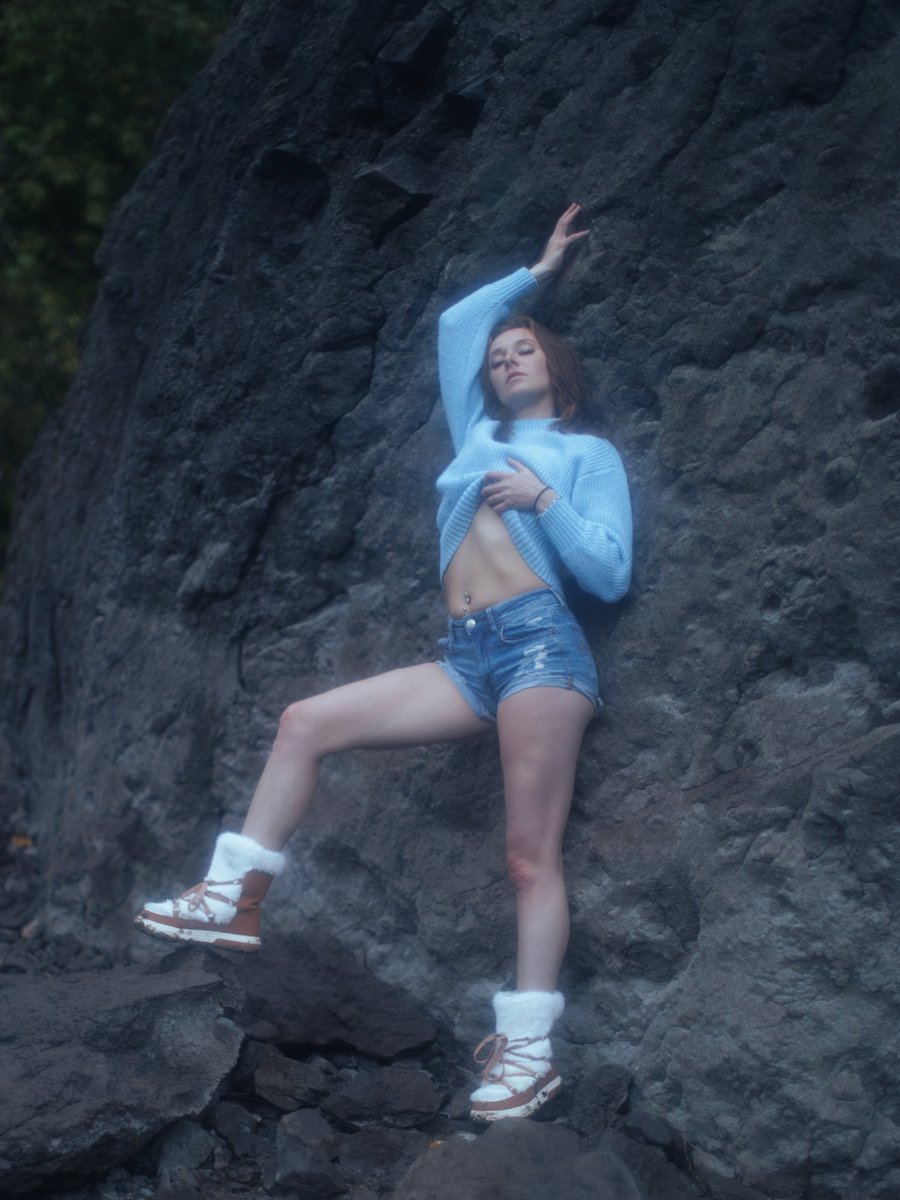 me_greedy's tweet photo. Was a chilly morning, but this lovely human made the most of it. Such a great time working with her.

Model: @Bossy_Bri97 

#sweaterweather #jeanshorts #dreamy https://t.co/yt99ho5BUY