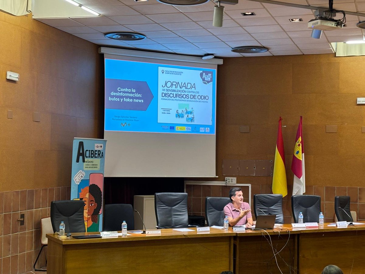 proyectoacibera's tweet photo. 🤯 ¿Sabrías reconocer una noticia falsa? El periodista deportivo de MovistarPlus +, Sergio Sánchez @sergiostd nos ofreció claves y recomendaciones para detectar Fake News, y cómo poder trabajar esta temática con nuestro alumnado https://t.co/ZOQdjuPv20