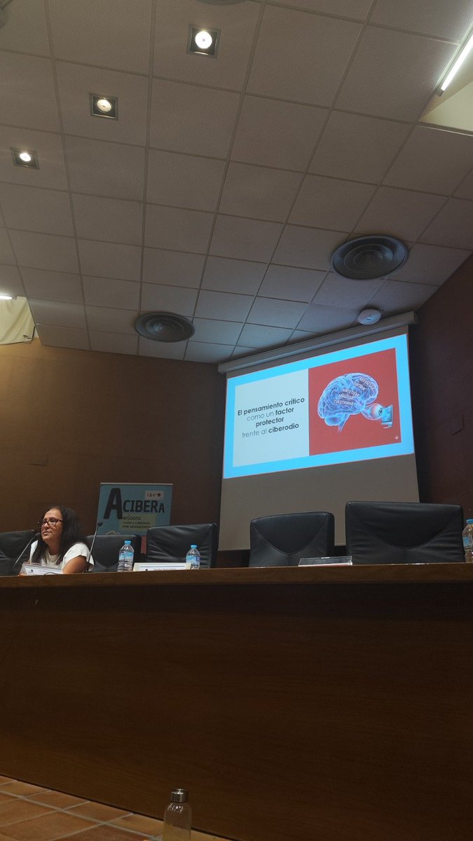 proyectoacibera's tweet photo. @sergiostd 🧠 Cuando el discurso de odio se oculta entre entre bromas, comentarios en rrss o memes, el pensamiento crítico debe actuar como antídoto. La profesora Isabel Gómez Barreto @isabelmariago12 nos ayudó a cuestionar qué vemos, pensamos y sentimos https://t.co/SPKoRnF3GW