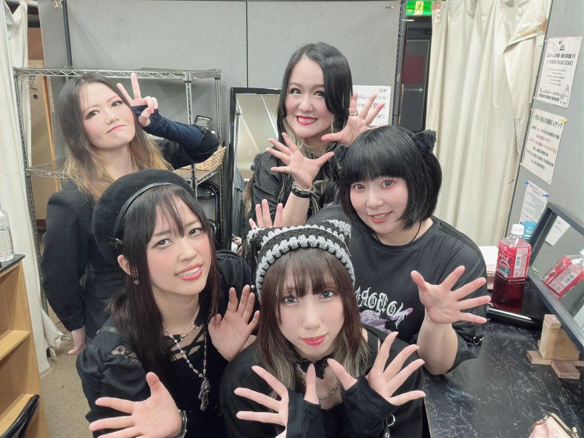 123drum123's tweet photo. 吉祥寺クレッシェンドにて❣️
【なんかやろう】でした😁✨️
ブランクあったり不安だったりあれだったけどクッッッッソ楽しかったバンド最高ライブ最高いぇえええい🤪🤪🤪🤪🤪
メンバーもちゅき🫶
またなんかやるんだっ✨️
関わってくれたみなさん、来てくれた皆さん本当にありがとうございました😭💗 https://t.co/RA0aQsWXDq